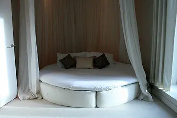 Canary Wharf Waterfront Apartments London